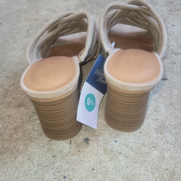Women's Andy Mule Heels - UniversalThread™ Color Tan Size 9.5. NWT - Picture 2 of 4